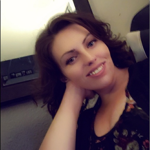 Meet your Posher, Desiree - Picture 1 of 1